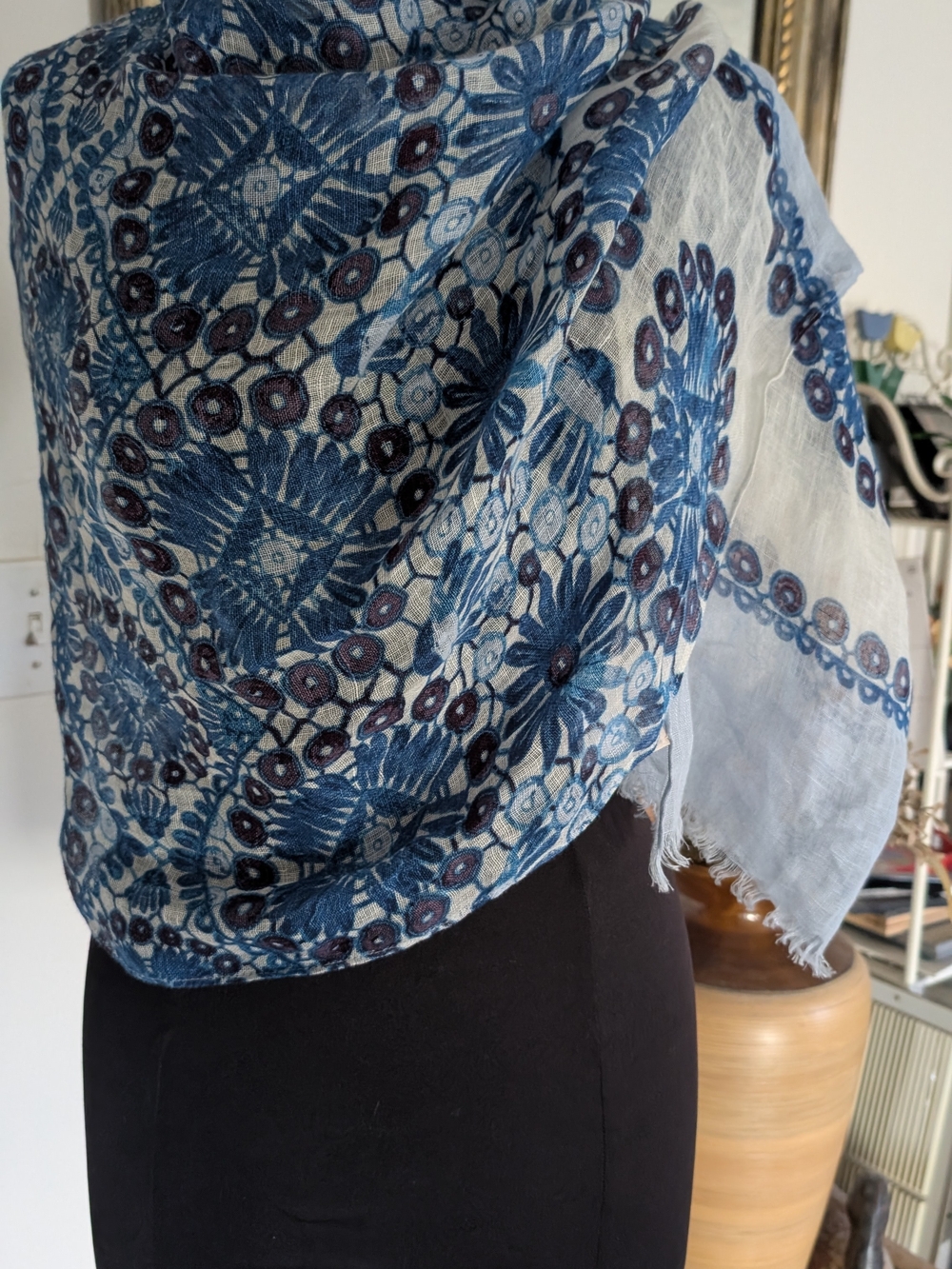 Tory Burch Blue Floral Pattern Lightweight 100%linen Scarf Wrap